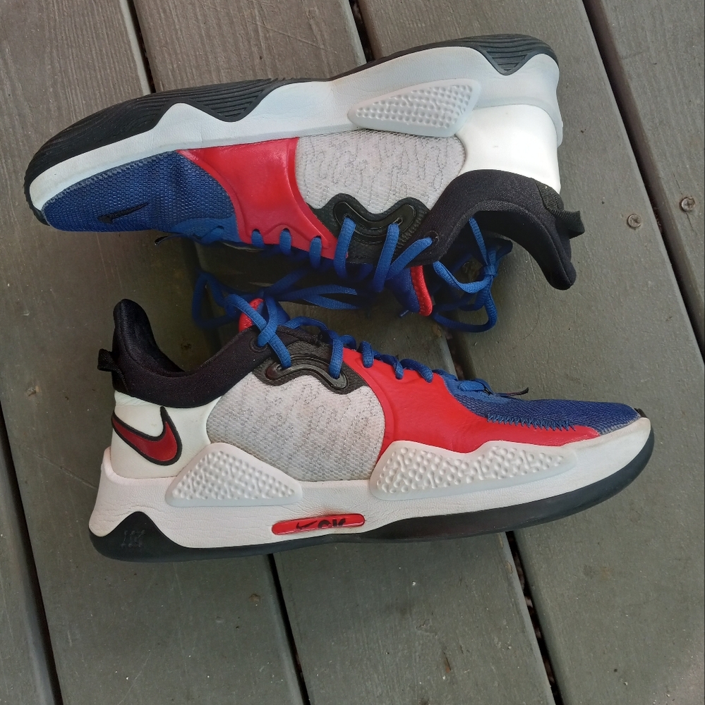 Nike's Pg 5'
